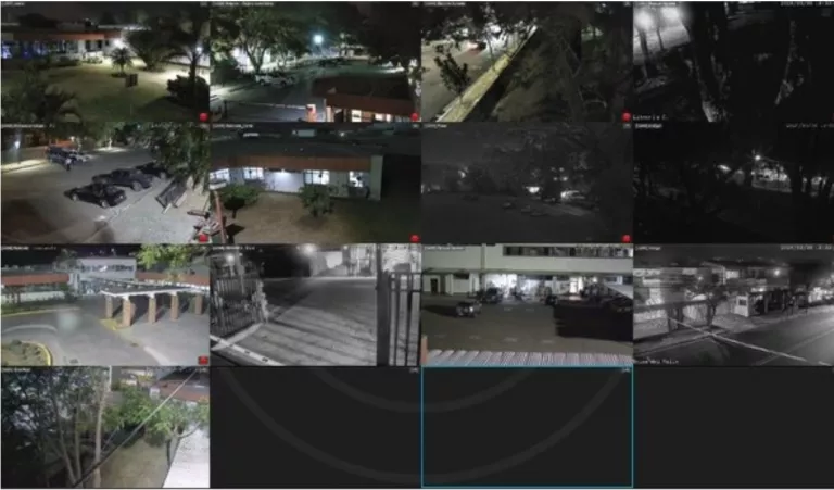 Monitoreo de cámaras de vigilancia del Hospital del COVID-19 Monitor con 13 imágenes de zonas verdes y alrededores de noche del Hospital del COVID-19