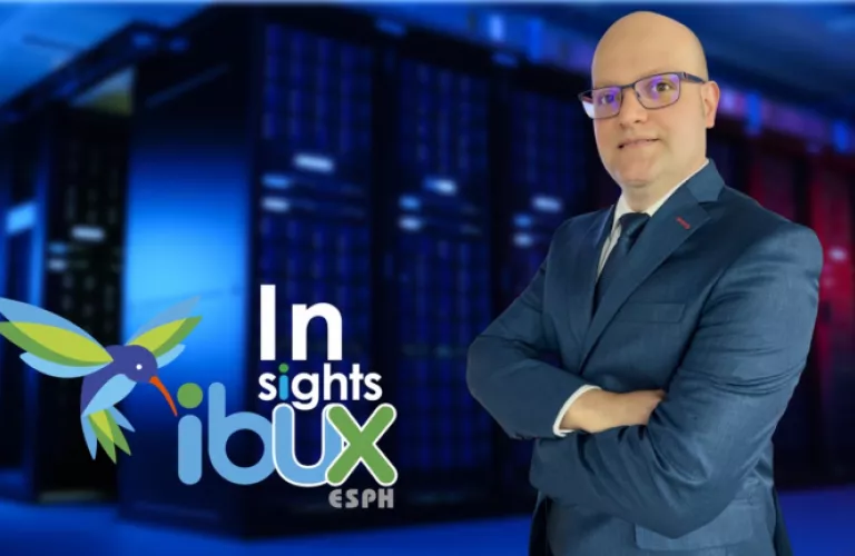 logo de colibrí con "ibux insights" en letras al lado de un hombre sonriendo
